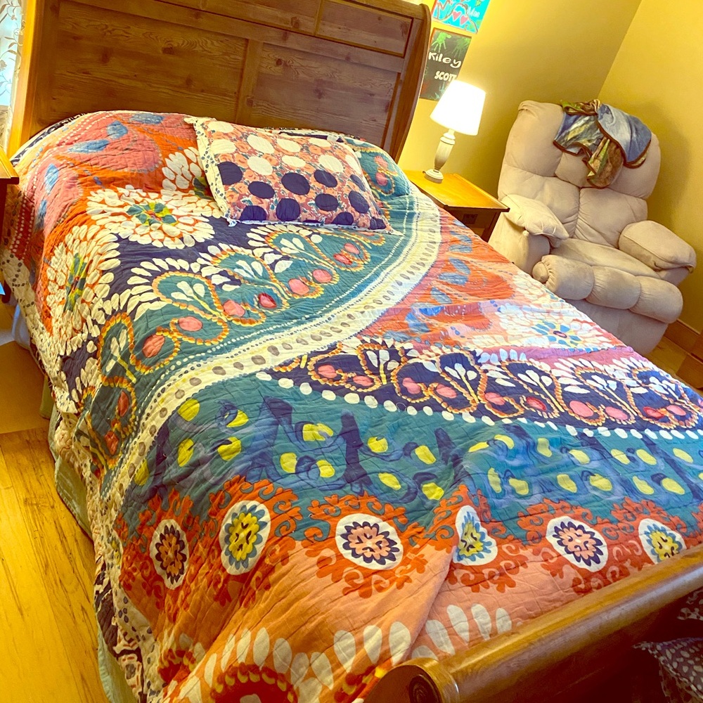 Queen Tahla Anthropologie Quilt with Sham